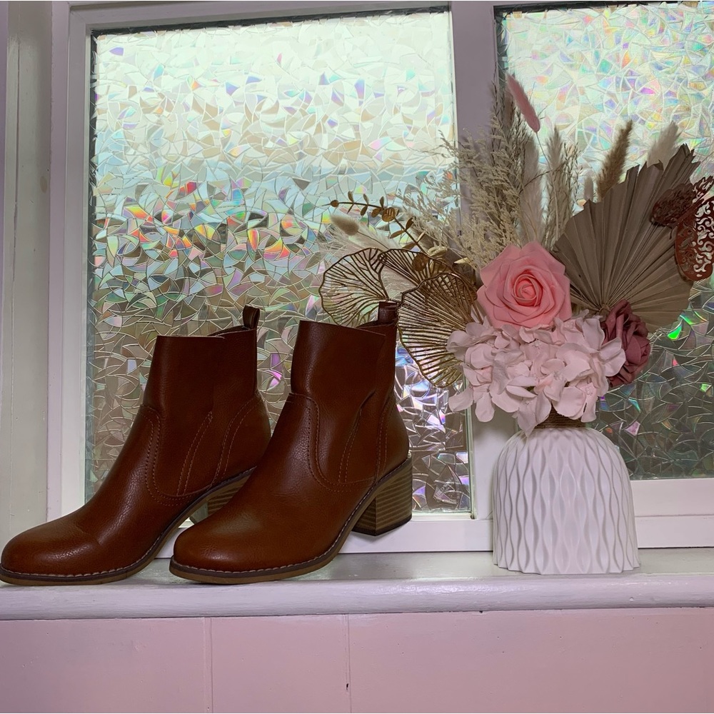 Size: 7.5 - Mossimo Supply Co. Janna Cognac
Ankle Booties
